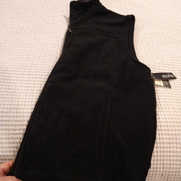 NWT St John's Bay Black Fleece Vest - Picture 4 of 6